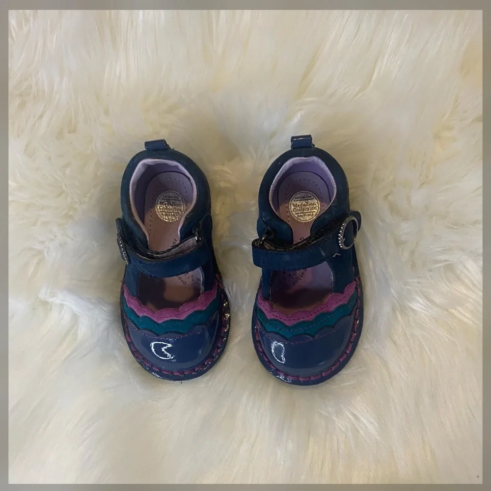 Striderite Scallop Design Shoes Mary Jane